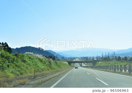 新潟県内の関越自動車道の車窓風景 新潟県内の関越自動車道の車窓風景 96506963