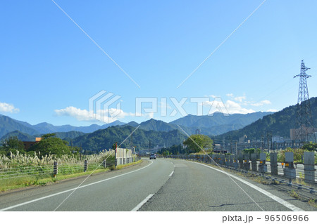 新潟県内の関越自動車道の車窓風景 96506966