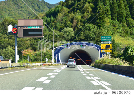 新潟県内の関越自動車道の車窓風景 新潟県内の関越自動車道の車窓風景 96506976