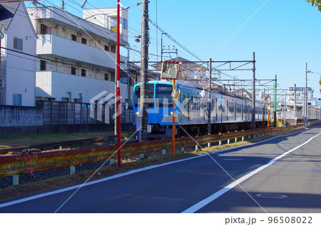是政駅を出発する西武多摩川線 是政駅を出発する西武多摩川線 96508022