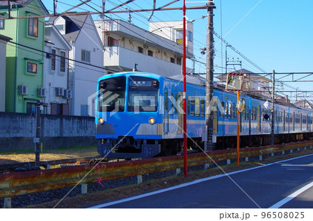 是政駅を出発する西武多摩川線 是政駅を出発する西武多摩川線 96508025