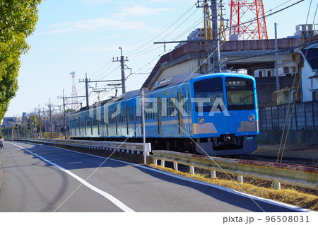 是政駅を出発する西武多摩川線 是政駅を出発する西武多摩川線 96508031