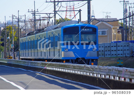 是政駅を出発する西武多摩川線 是政駅を出発する西武多摩川線 96508039