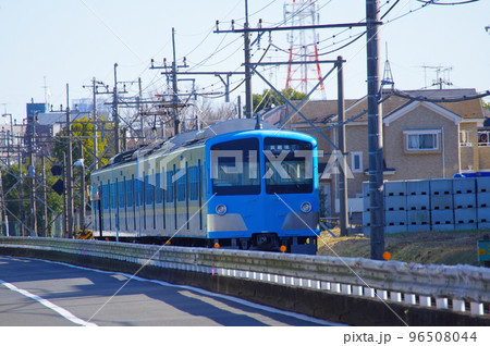 是政駅を出発する西武多摩川線 是政駅を出発する西武多摩川線 96508044
