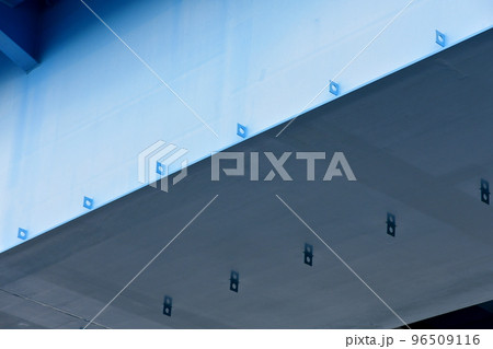 橋にある杭 96509116