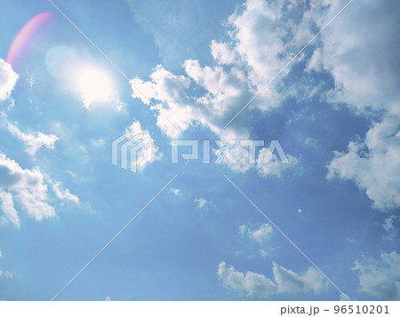 9月の空と太陽と雲と光の写真素材 [96510201] - PIXTA
