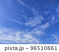 11月の朝の青空と雲と風 96510661
