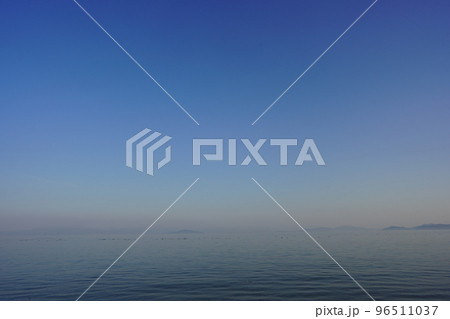 白む水平線【琵琶湖】 白む水平線【琵琶湖】 96511037