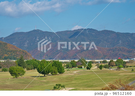 吉井川の川土手から見た熊山2　岡山県瀬戸内市長船町 96512160