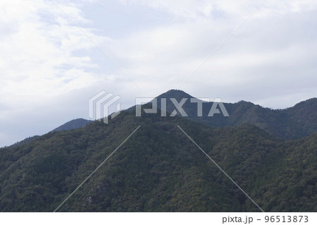 美濃市誕生山山頂と山並み 美濃市誕生山山頂と山並み 96513873