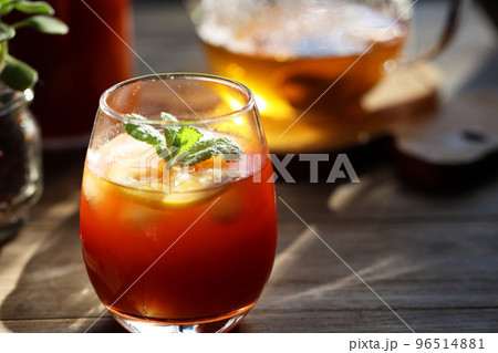 野菜ジュースとアップルティーのブレンド 96514881