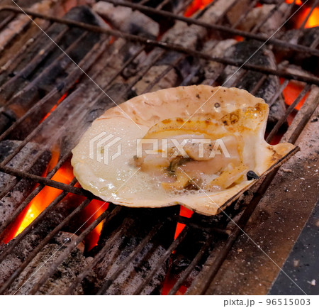 金沢:近江町市場の浜焼きホタテ 金沢:近江町市場の浜焼きホタテ 96515003
