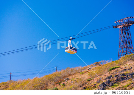(栃木県)秋晴れの那須岳(茶臼岳) 那須ロープウェイのゴンドラ (栃木県)秋晴れの那須岳(茶臼岳) 那須ロープウェイのゴンドラ 96516655