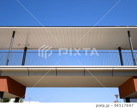 建物の渡り廊下 96517697
