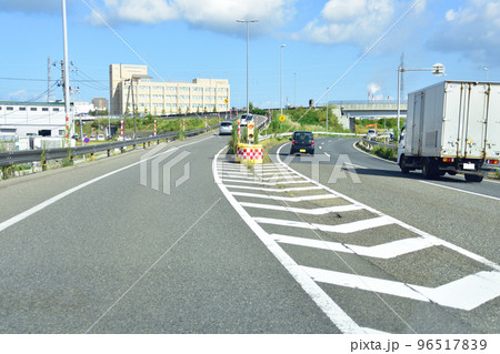 新潟県内を走る国道49号線の車窓風景 96517839