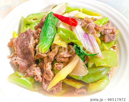 中国家庭料理・葱爆羊肉（ラム肉のネギ炒め） 96517972