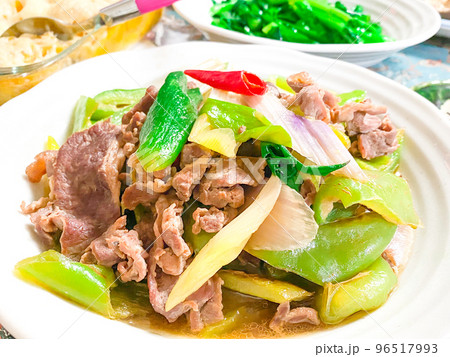 中国家庭料理・葱爆羊肉(ラム肉のネギ炒め) 中国家庭料理・葱爆羊肉(ラム肉のネギ炒め) 96517993