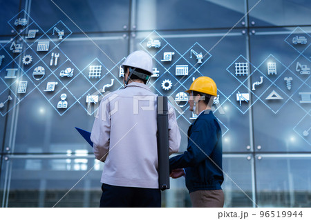 作業着を着た30代の男性 96519944