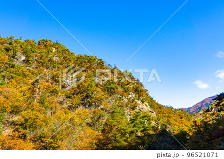 昇仙峡の山肌 秋色に染まる 昇仙峡の山肌 秋色に染まる 96521071