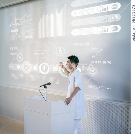 医療の現場で働く男性スタッフ 医療の現場で働く男性スタッフ 96521578