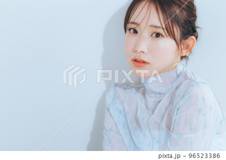 若い女性のナチュラルビューティー 96523386