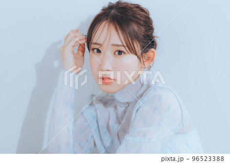 若い女性のナチュラルビューティー 96523388