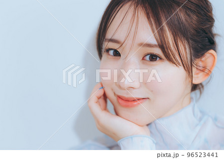 若い女性のナチュラルビューティー 96523441