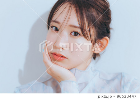 若い女性のナチュラルビューティー 96523447