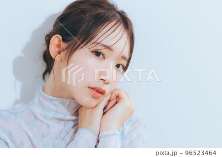 若い女性のナチュラルビューティー 若い女性のナチュラルビューティー 96523464