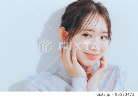 若い女性のナチュラルビューティー 96523472