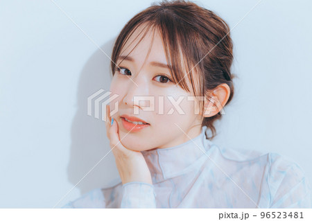 若い女性のナチュラルビューティー 96523481