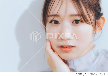 若い女性のナチュラルビューティー 96523494