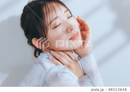 若い女性のナチュラルビューティー 若い女性のナチュラルビューティー 96523648