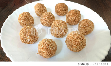 Indian white sesame seeds sweet or tilgul laddu, made up of jaggery and sesame seeds, hand made, round, indian sweet on Makar Sankranti festival Indian white sesame seeds sweet or tilgul laddu, made up of jaggery and sesame seeds, hand made, round, indian sweet on Makar Sankranti festival 96523863