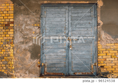 Old closed door with a padlock, against the background of an old, peeling  wall 96524538