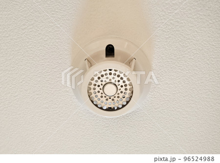 室内に設置されているスプリンクラー 96524988