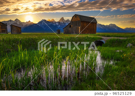 Sunset over a historic barn at Mormon Row in Grand Teton National Park, Wyoming Sunset over a historic barn at Mormon Row in Grand Teton National Park, Wyoming 96525129