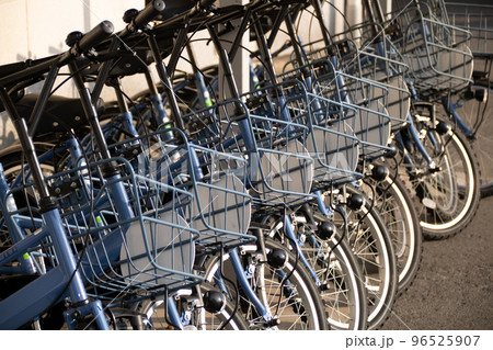 観光地のレンタサイクル 観光地のレンタサイクル 96525907
