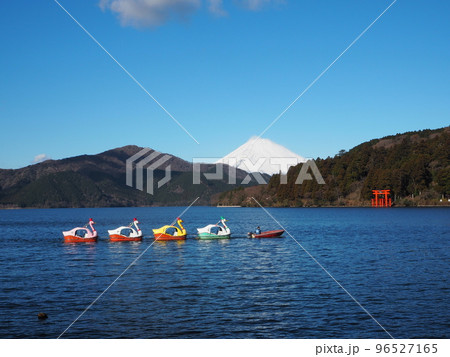 芦ノ湖と富士山の絶景 芦ノ湖と富士山の絶景 96527165