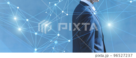 スーツを着た30-40代のかっこいいビジネスマン スーツを着た30-40代のかっこいいビジネスマン 96527237