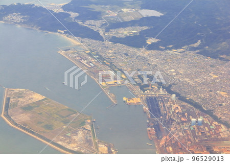 海辺の工業地帯 96529013