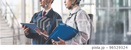 作業着を着た30代の男性 作業着を着た30代の男性 96529324