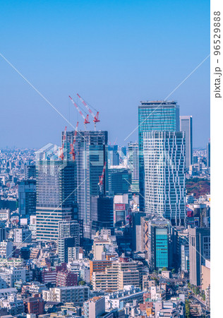 日本の東京都市景観 渋谷のオフィスビル群やN`EX。桜丘口再開発のビルが完成まじかに 96529888