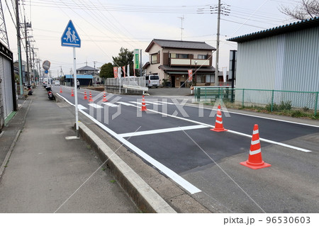 道路の白線引き作業 道路の白線引き作業 96530603