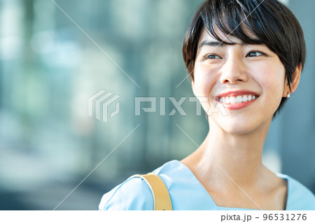 カジュアル ビジネスウーマン。 カジュアル ビジネスウーマン。 96531276