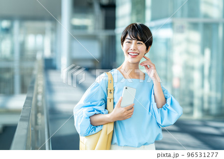 カジュアル ビジネスウーマン。 カジュアル ビジネスウーマン。 96531277