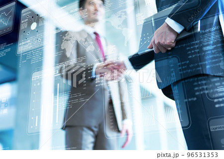 握手をする二人のビジネスマン 握手をする二人のビジネスマン 96531353