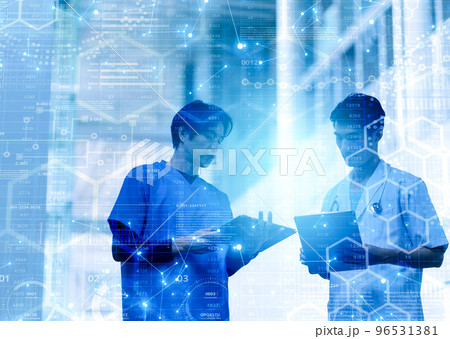 医療の現場で働く男性スタッフ 96531381