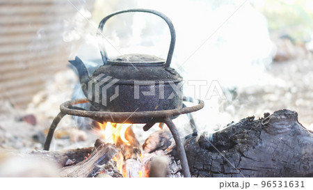 The kettle is hot, the countryside is a simple way of life. The kettle is hot, the countryside is a simple way of life. 96531631
