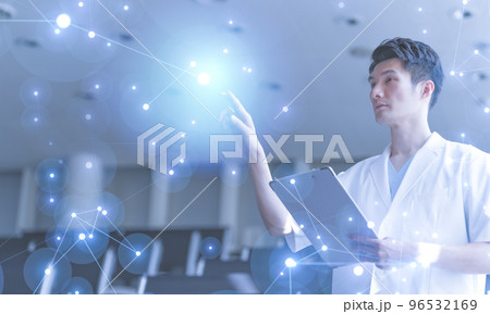 医療の現場のデジタル化/DX　働く医師 96532169